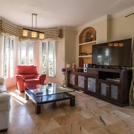Large 3 Bedrooms فيلة *