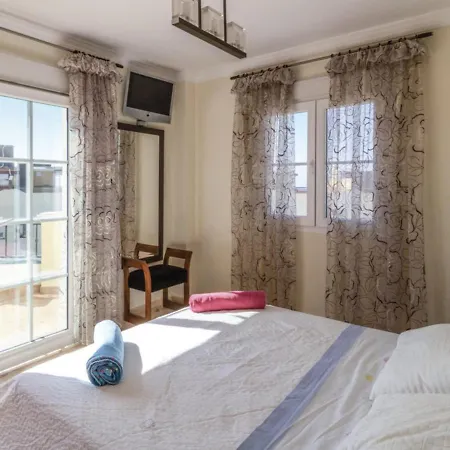 Large 3 Bedrooms トレモリノス